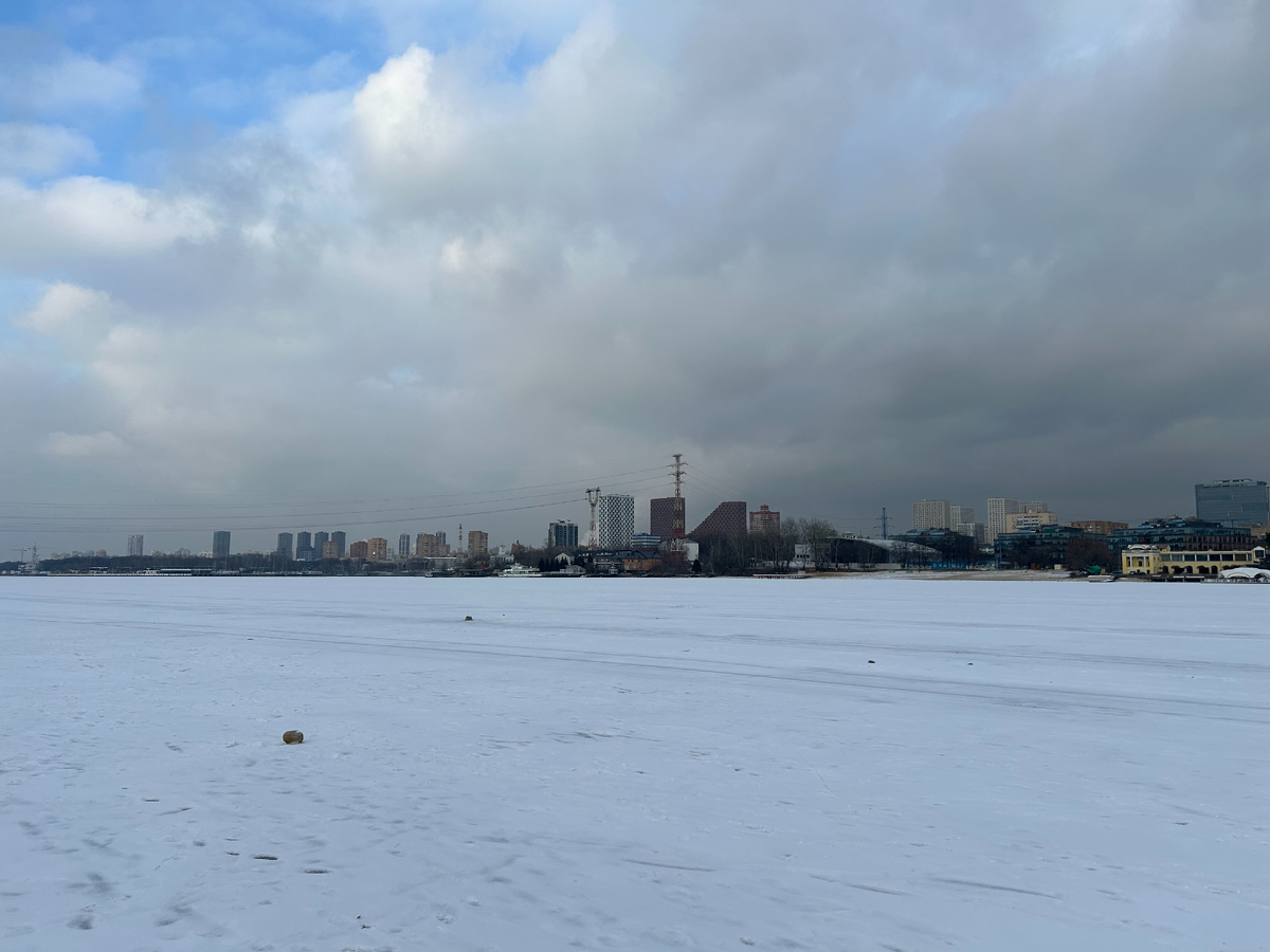 Вид на то место, где было село с другого берега канала