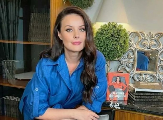 Оксана Геннадьевна Фёдорова (по паспорту — Бородина) — российская телеведущая, победительница конкурсов «Мисс Санкт-Петербург» (1999), «Мисс Россия» (2001) и «Мисс Вселенная» (2002). По образованию — юрист. Филантроп, фотомодель, актриса и певица. Знак Стрельца