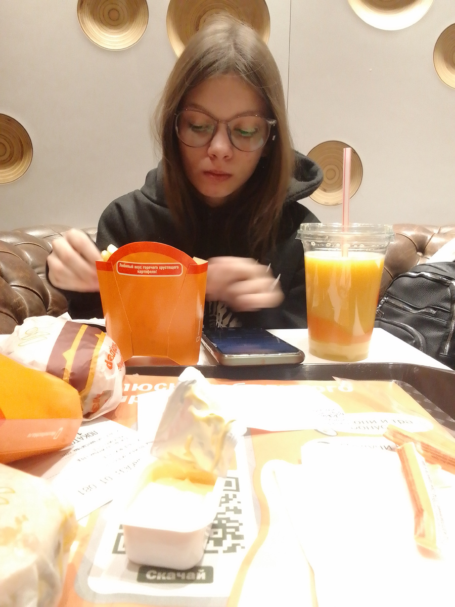 Любим вкусно покушать на прогулках. Очки обошлись в 10 тысяч.