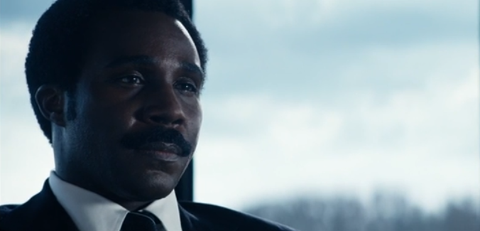 Сериал "Разделение" 2 сезон 5 серия. Кадр с аттестации Сета Милчека. Он узнал, что у него хорошие анализы мочи - жизнь прекрасна))