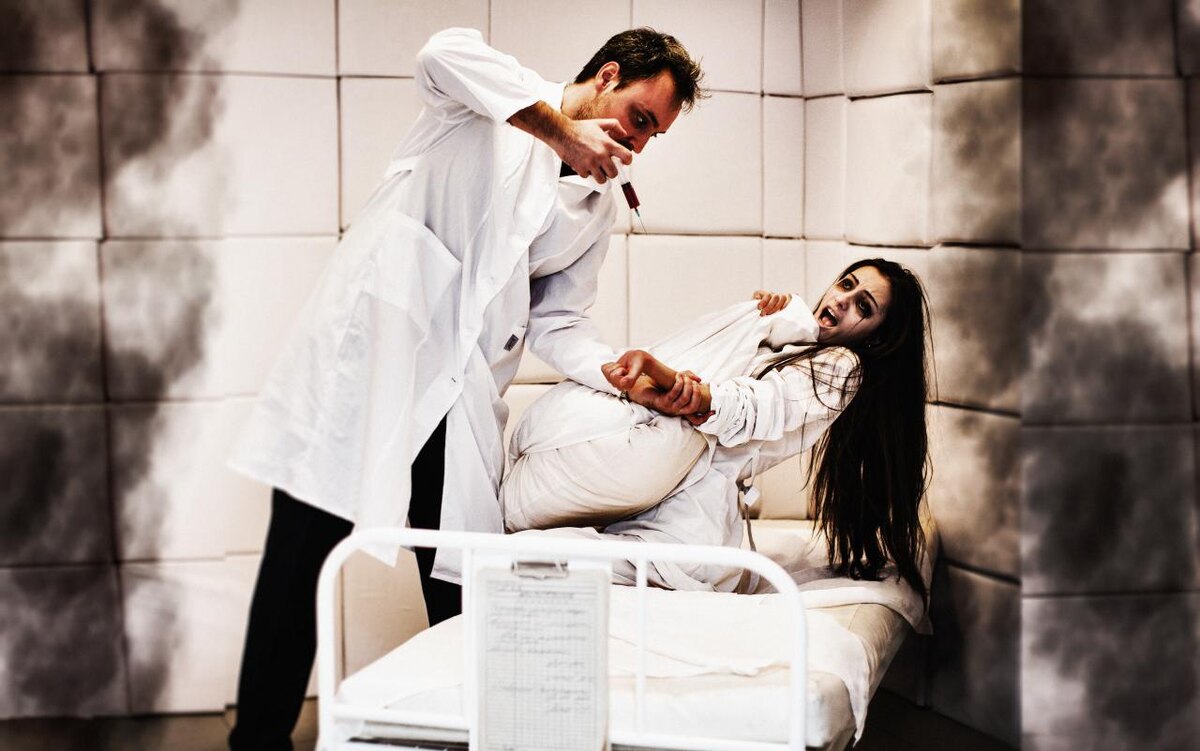 в психбольнице