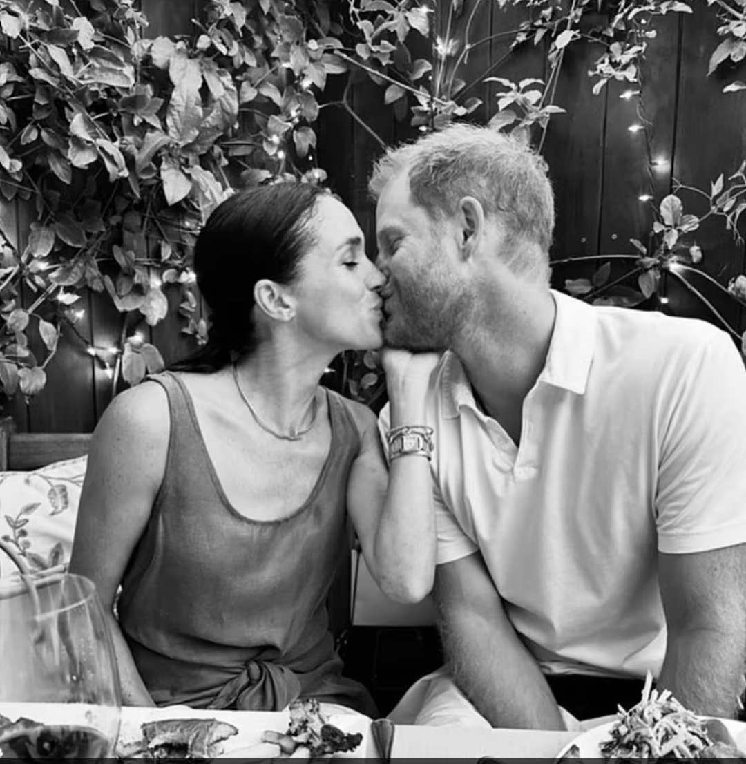 Меган Маркл отметила День святого Валентина милой фотографией с принцем Гарри после того, как досрочно покинула Игры непокоренных, чтобы побыть с детьми пары, Арчи и Лилибет