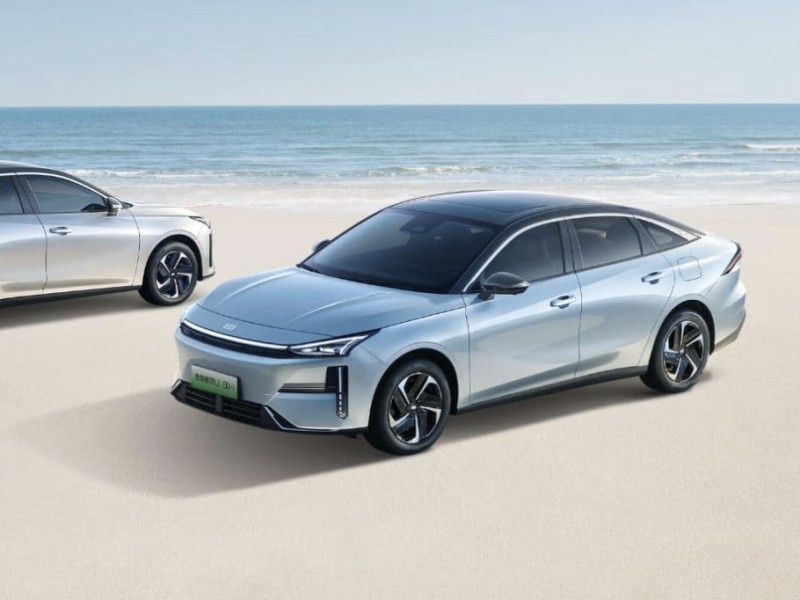    Гибридный Geely Galaxy L6 EM-i способен проезжать 1300 км без остановки