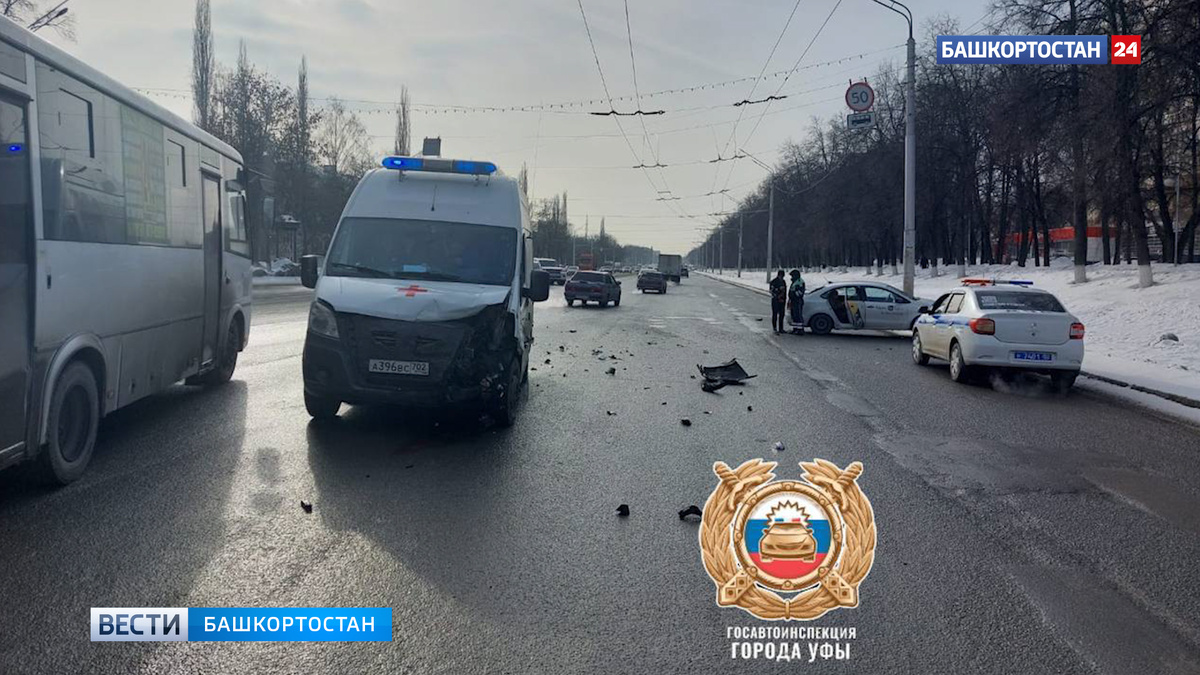    В ДТП с участием кареты скорой помощи в Уфе пострадала 83-летняя женщина
