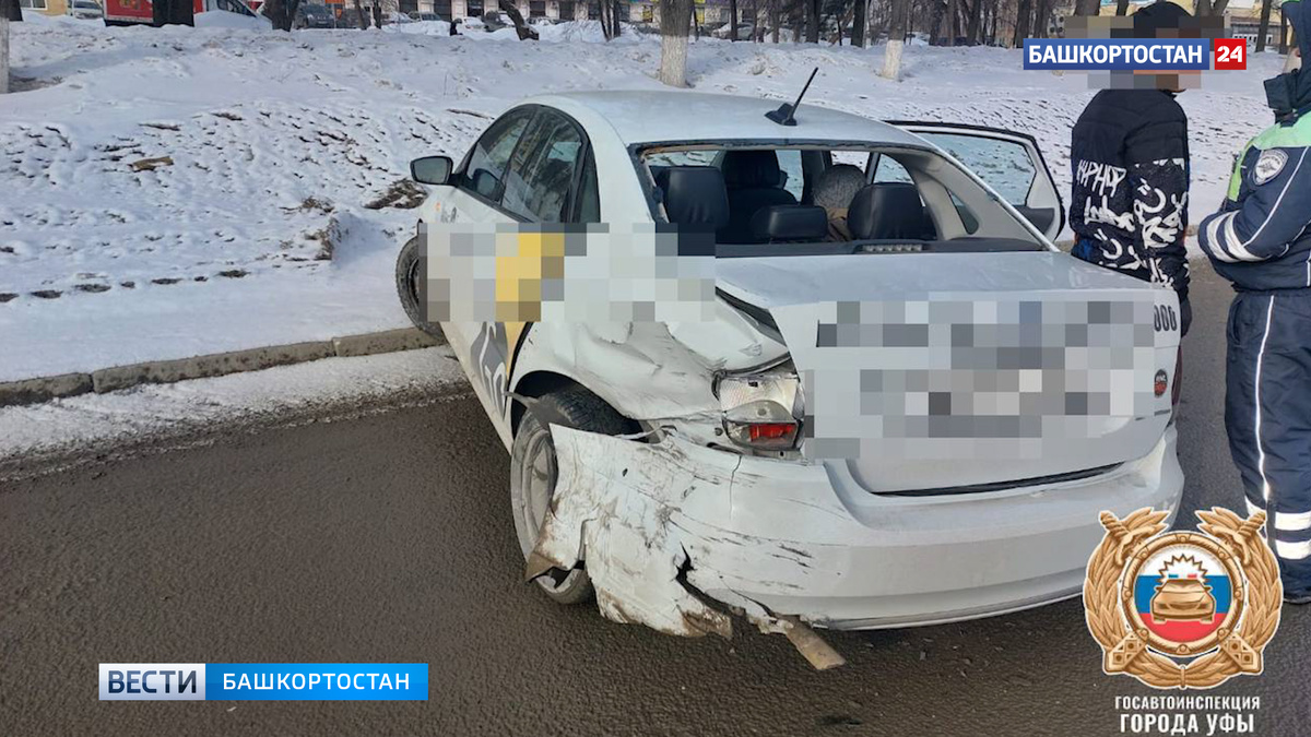    В ДТП с участием кареты скорой помощи в Уфе пострадала 83-летняя женщина