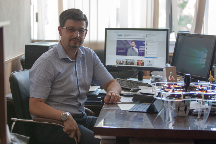    Алексей Лопатин: «Условия обучения как в системе общего, так и высшего образования столичных регионов и подавляющего большинства остальных отличаются примерно как небо и земля».   
Фото: «БИЗНЕС Online»