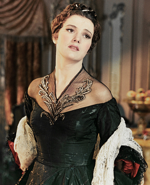 А это Настасья Филлиповна, но уже из другой, советской экранизации