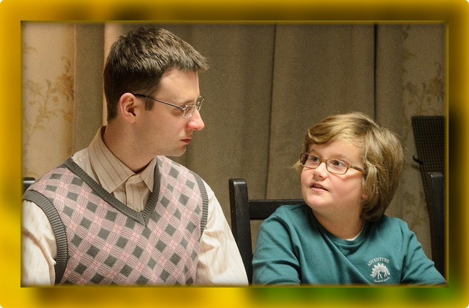 Встретил кроха-сын отца и спросил с порога: Кто всему учил Творца? Кто вложил ум в Бога?