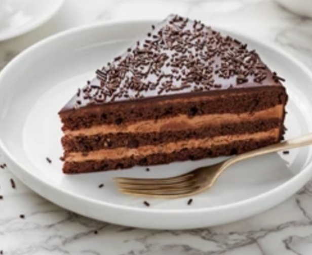 А не приготовить ли нам любимый торт "Прага"?