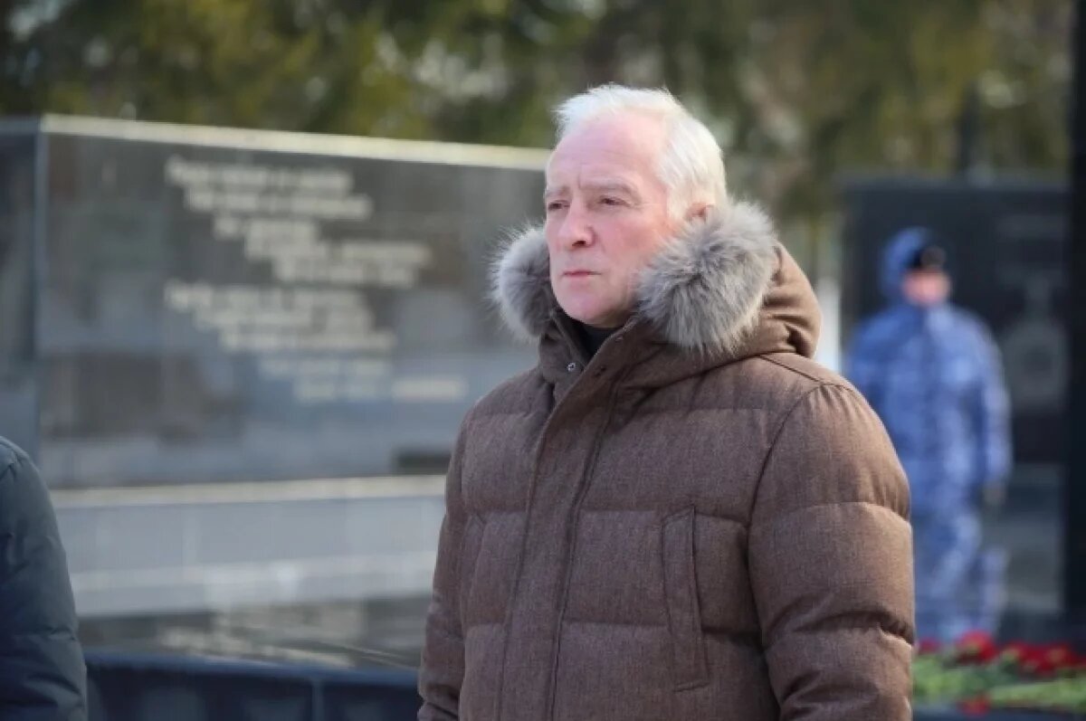    Владимир Мазур возложил цветы к памятной стеле в Афганском сквере в Томске