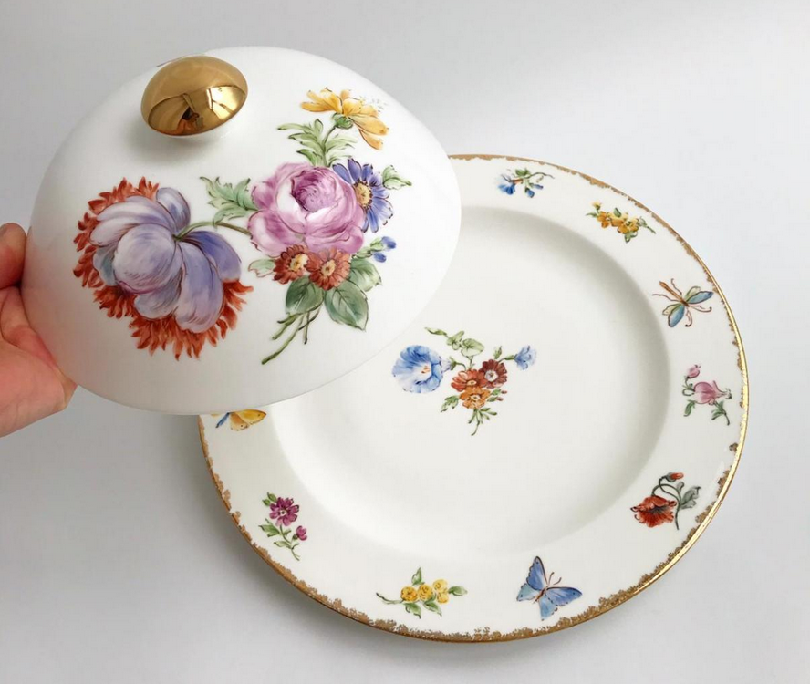 Блюдо клоше - тарелка 30 см и фарфоровый колпак. Для подачи угощений на стол. 