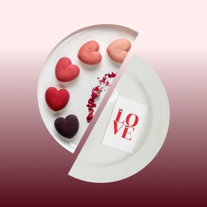  📷    Эффектные платья, унисекс-подарки и небанальные фильмы о любви: дайджест ко Дню святого Валентина (фото 1)