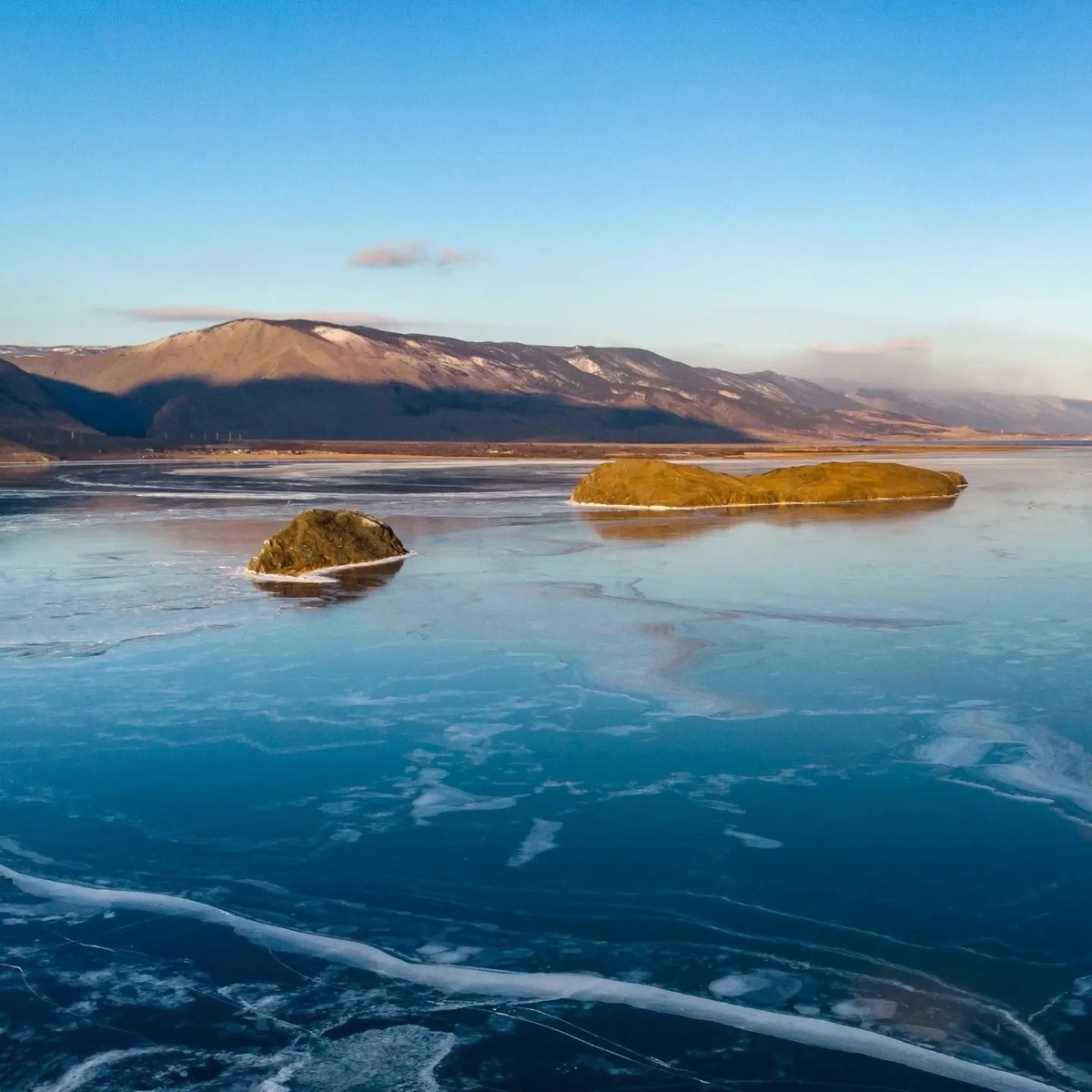 Автор фото: Евгений Снегирёв, фото взято со страницы в ВК группа "Байкал"