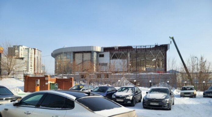    "Тойота Центр Новосибирск" начали сносить. Фото автора