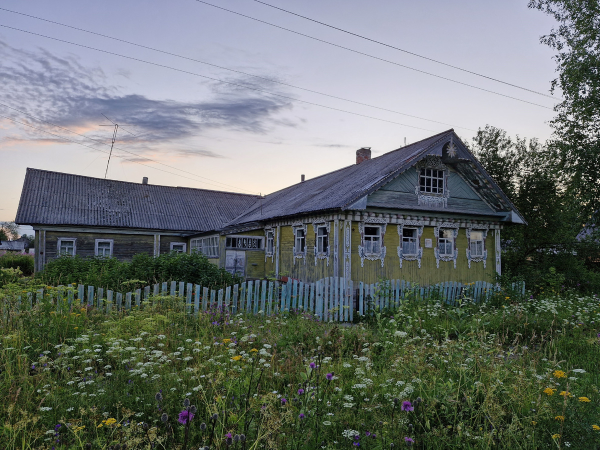 Дом в деревне Усачевской. Листайте вправо.