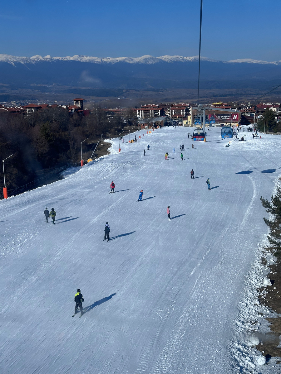 В таком красивом месте отдохнула. 