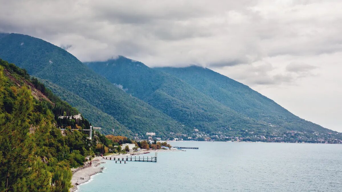 Город Гагра, Абхазия.