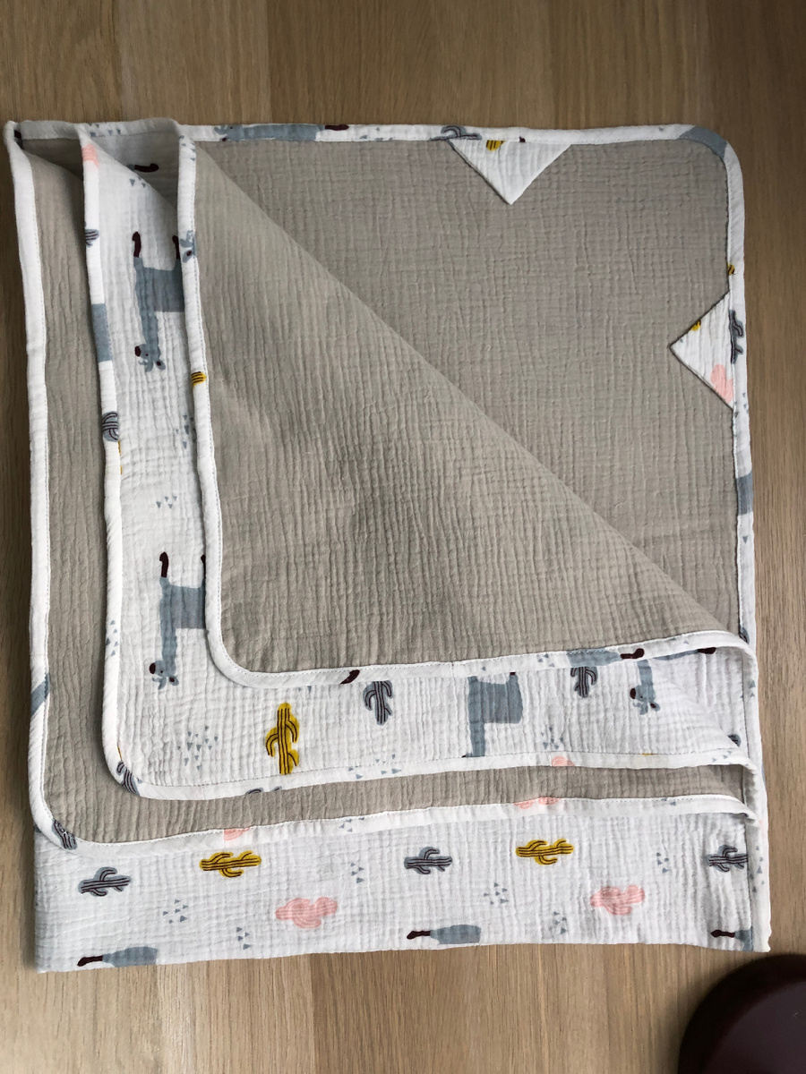 фото из моей галереи, Два в одном, сшила двухстороннее полотенце с уголком или плед для малыша из муслина, своими руками