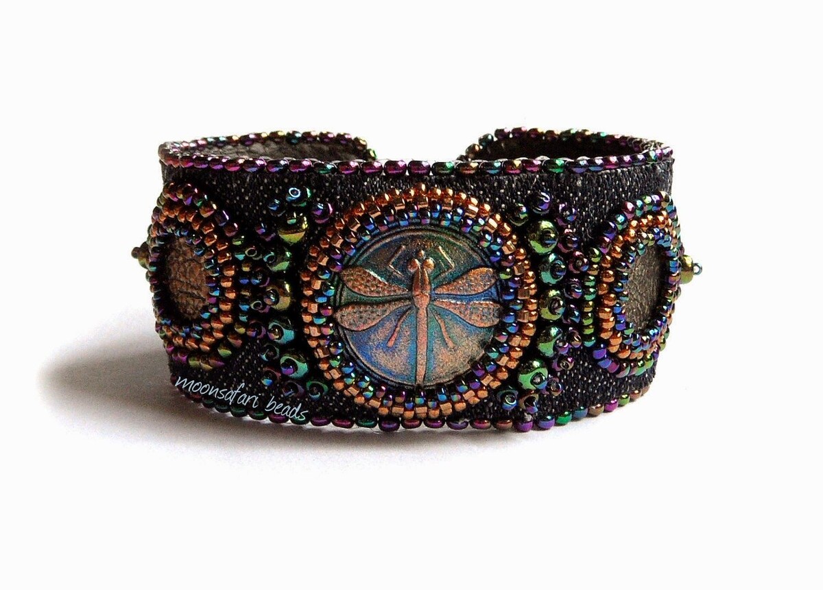    Творим чудеса: браслет из бисера