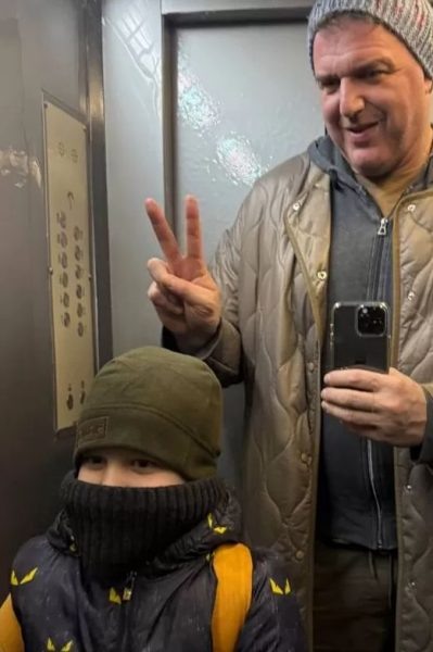    Максим Виторган с сыном, фото: соцсети