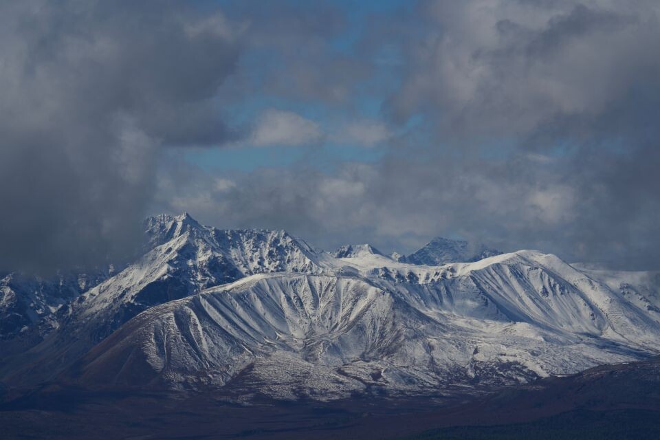    Горный хребет. Акташский ретранслятор . Источник: Андрей Сороко / "Толк"