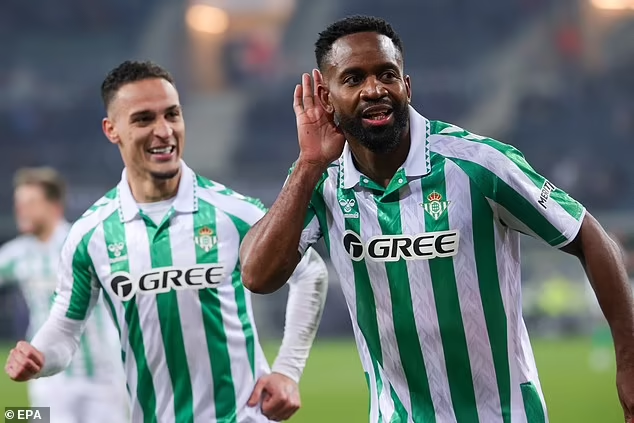 После того как Энтони забил в начале второго тайма, «Бетис» смог одержать победу благодаря голам Седрика Бакамбу и Серхи Альтимиры