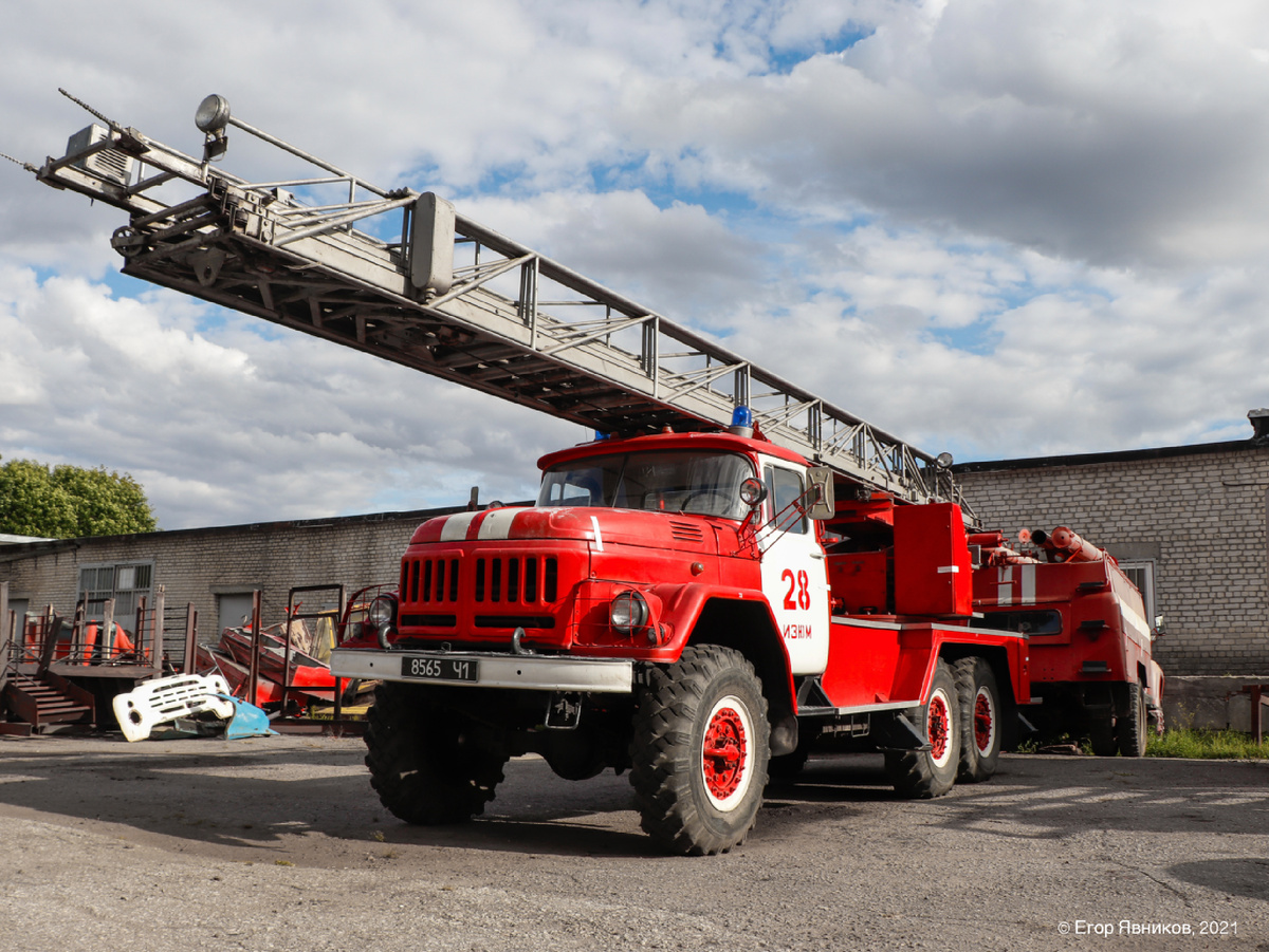 Автолестница пожарная АЛ-30 (131) Л21 из ГПСЧ 28 г. Изюма Харьковской области. 