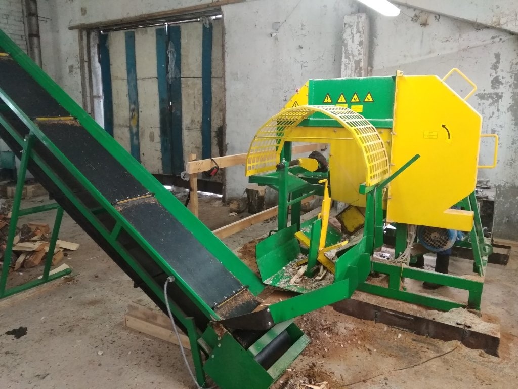 Трудяга - дровокол. Фото из открытых источников.