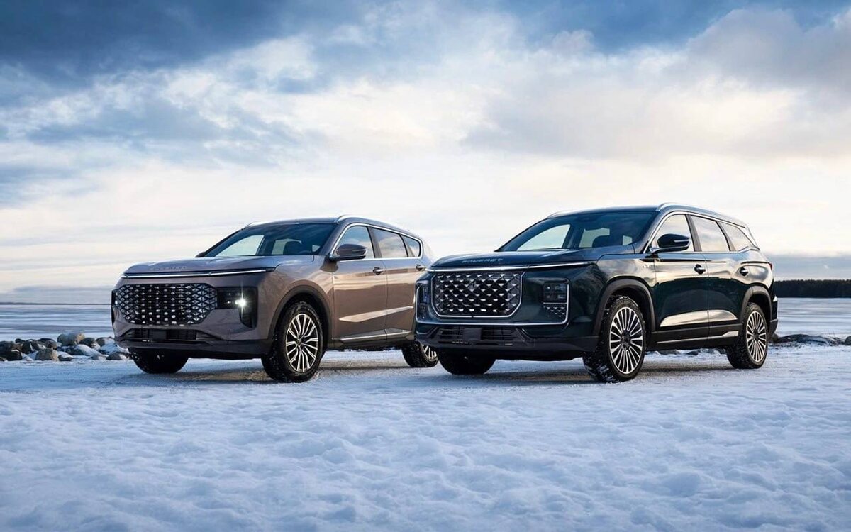 Слева - Soueast S07 и справа - Soueast S09