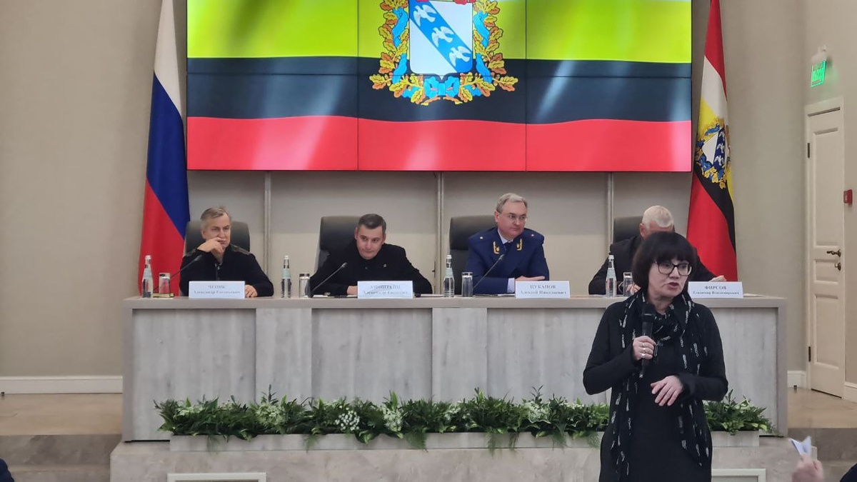    Александр Хинштейн проводит очередное заседание координационного совета курского приграничья