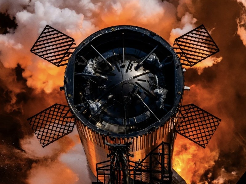    SpaceX показала «огненные» фото тестирования Starship