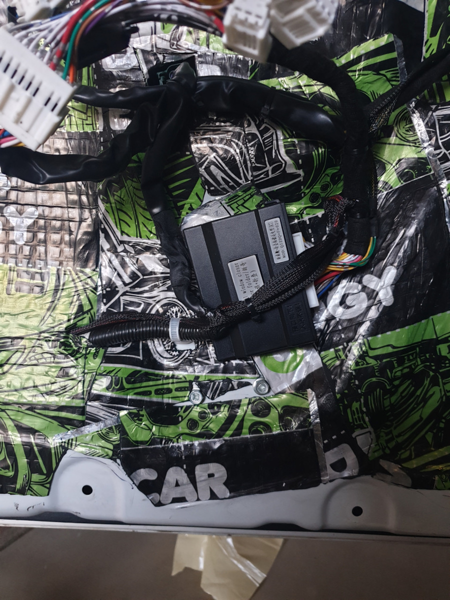 Вот так закрепил на двусторонний скотч.