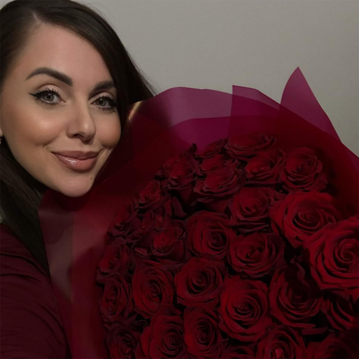 Ольга Рапунцель с букетом роз. Фото: соцсети Ольги Рапунцель