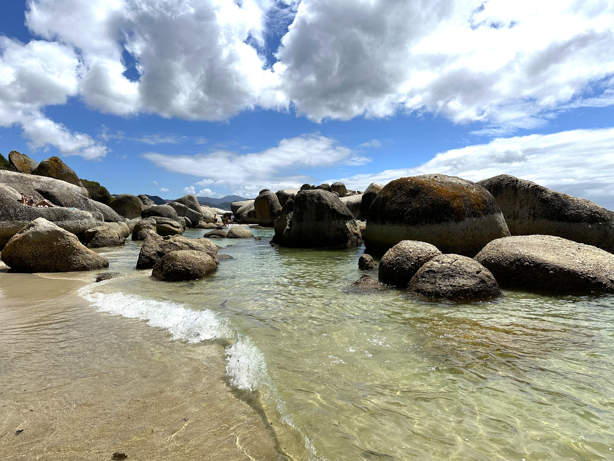 Боулдерс-бич (или по-русски «Пляж с валунами»)
