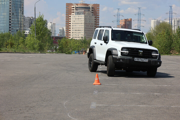 Tank стал лидером российского рынка премиальных автомобилей, в январе 2025 года.