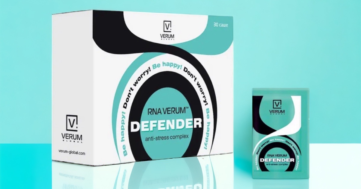 Кому показан магний?
Магний является жизненно важным минералом, который необходим организму для поддержания здоровья и благополучия. Он особенно важен в периоды повышенных нагрузок, таких как стрессы, повышенная утомляемость, тревожные состояния, а также при интенсивной физической и умственной работе. Магний помогает укрепить нервную и сердечно-сосудистую системы, улучшить стрессоустойчивость и качество сна.
Как стресс влияет на магний?
Стресс является одним из факторов, способствующих увеличенному выведению магния из организма, что может привести к его дефициту. Симптомы дефицита магния включают повышенную утомляемость, раздражительность, нервозность и частые головные боли. Магний играет ключевую роль в поддержании здоровья нервной системы, улучшая передачу нервных сигналов и обмен веществ. Он борется с усталостью и депрессией, обеспечивая стабильное настроение и качественный сон.
Гиперфункция надпочечников и её последствия
Стресс также приводит к гиперфункции надпочечников, вызывая избыточную выработку кортизола — гормона стресса. Это состояние может проявляться в повышении артериального давления, ожирении, развитии диабета и других проблемах. Симптомы гиперфункции включают увеличение массы тела, мышечную слабость и ломкость костей.
Предпочтительные формы магния
Для эффективного усвоения магния рекомендуется использовать хелатные формы, такие как цитрат магния. Эти формы отличаются высокой биодоступностью и легко усваиваются организмом, что подтверждается множеством исследований.
Инновационная формула DEFENDER
DEFENDER — это инновационный продукт, сочетающий магниевый комплекс и RNA VERUM для поддержки нервной системы. Он помогает снизить тревожность, улучшить качество сна и адаптацию к стрессу. Применение DEFENDER способствует повышению энергетического потенциала мозга и улучшению когнитивных функций.
Для тех, кто ищет надежную поддержку организма в стрессовых ситуациях, DEFENDER предлагает многоуровневую защиту и улучшение эмоционального благополучия.
Попробуйте