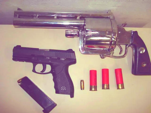 (Фото из открытых/свободных источников, авторы - полиция Бразилии/Polícia Militar)