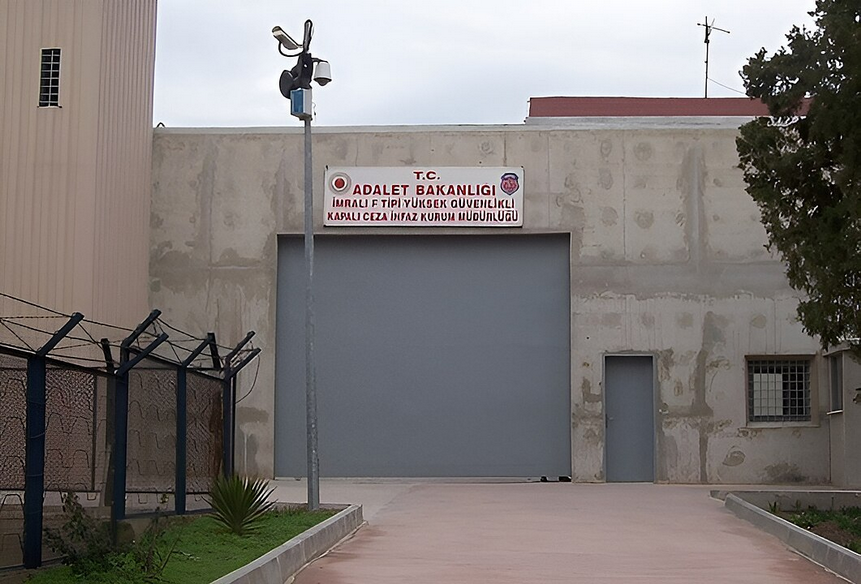 вход в тюрьму, где содержится Оджалан