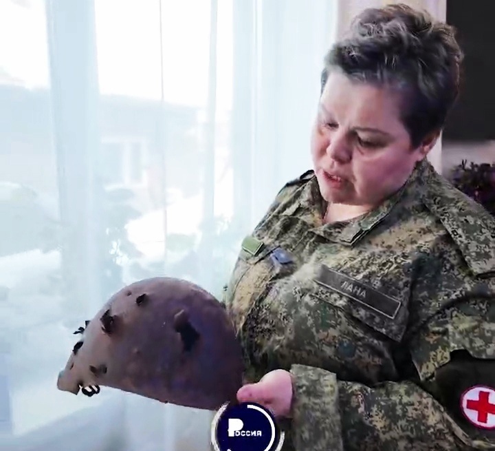    Медсестра из Югры хранит найденную в зоне СВО каску времён Великой Отечественной