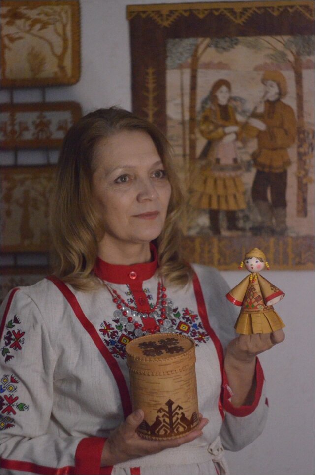    Надежда Степанова и её солнечные работы. Фото: Из личного архива