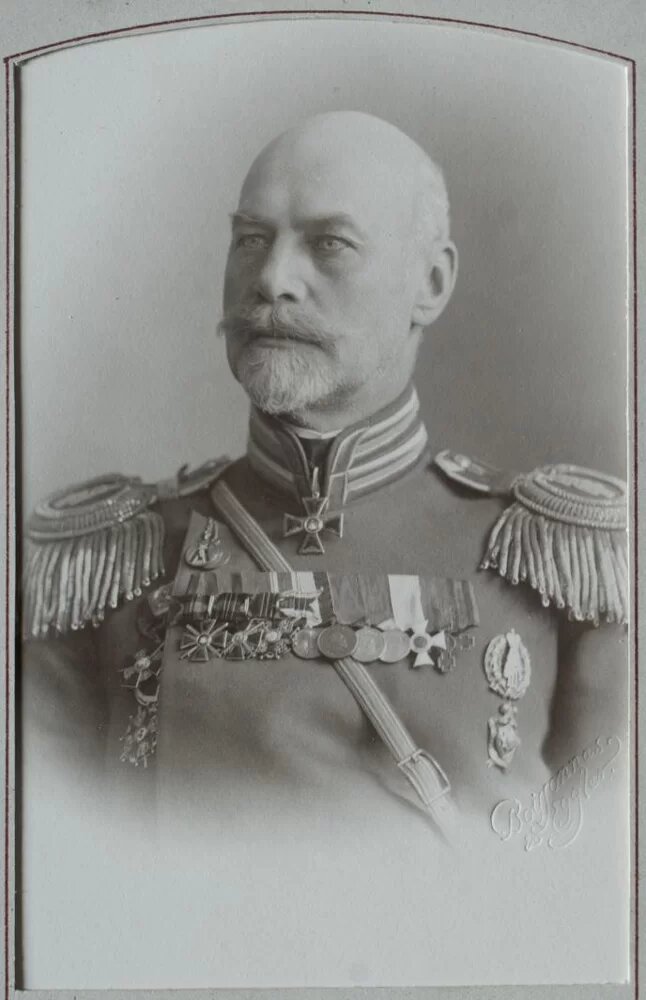 Ребиндер (Робиндер) Алексей Максимович (14.01.1853 - 1923) - полковник, командир 12-го гренадерского Астраханского Императора Александра III полка с 07.12.1904 года по 15.01.1909 года. Ателье «Боассонна и Эгглеръ». 1900-е гг. Из альбома «Альбом 12-го гренадерского Астраханского Его Величества полка. Том II». https://catalog.shm.ru/entity/OBJECT/5774104?page=13&query=12-й%20гренадерский%20Астраханский%20полк&index=639 15.01.1909 – произведён в генерал-майоры «за отличие по службе» с назначением командиром 1-й бригады 1-й гренадерской дивизии [РИ-12/1909]. http://rusgeneral.ru/gen/r/gen_r188.html