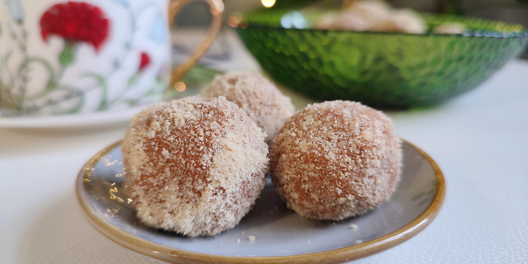 Шарики из печенья, альтернатива знаменитой "картошке" - вкусное лакомство к чаю, которое очень нравится моим внукам.