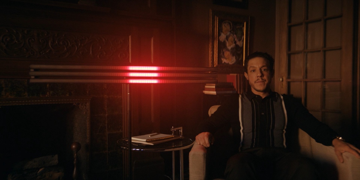 Необычный атрибут в кабинете психиатра Софии - не какая-то фантастическая машинка для промывания мозгов. Это приспособление для EMDR терапии, она же десенсибилизация.