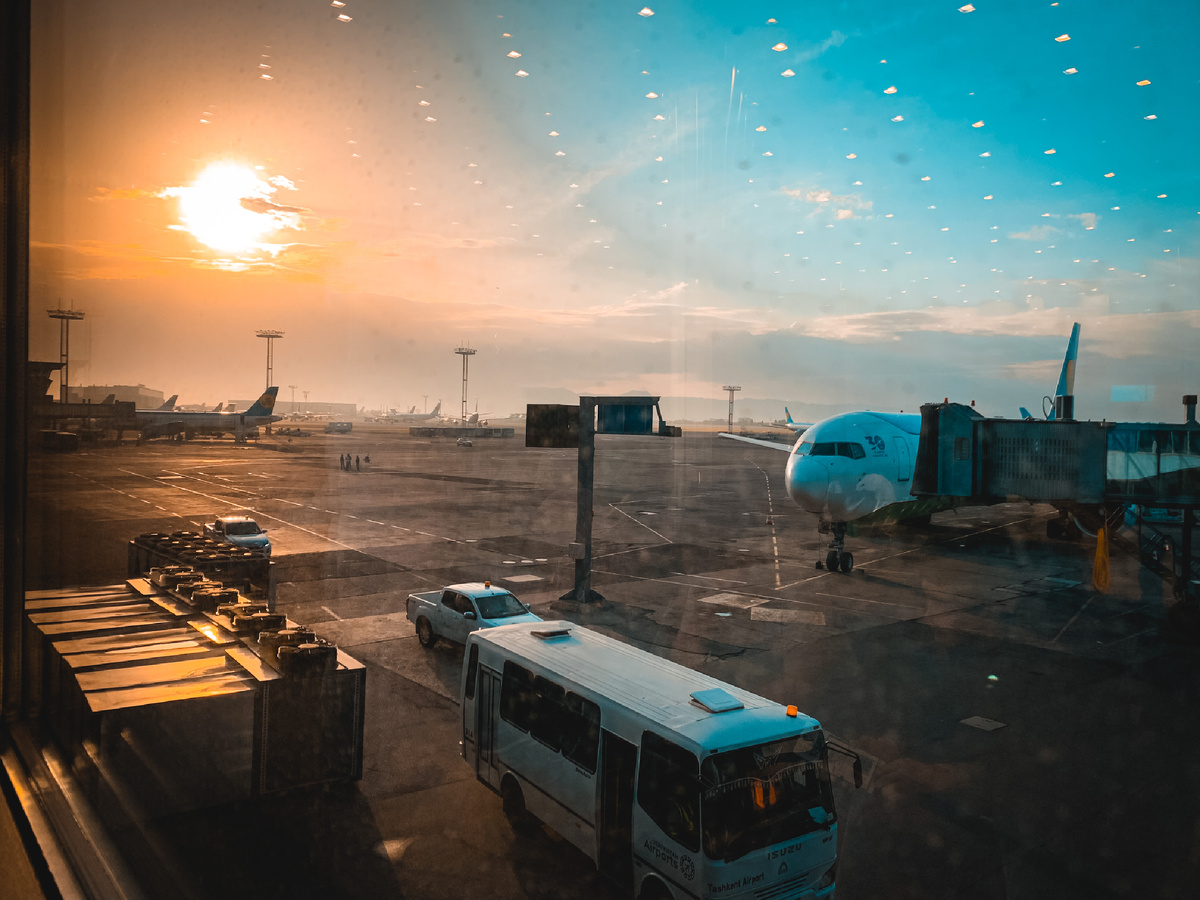 Сидишь себе и смотришь, как приближается твое путешествие ✈️. Очень приятно наблюдать за тем, как взлетают самолеты 🛬.