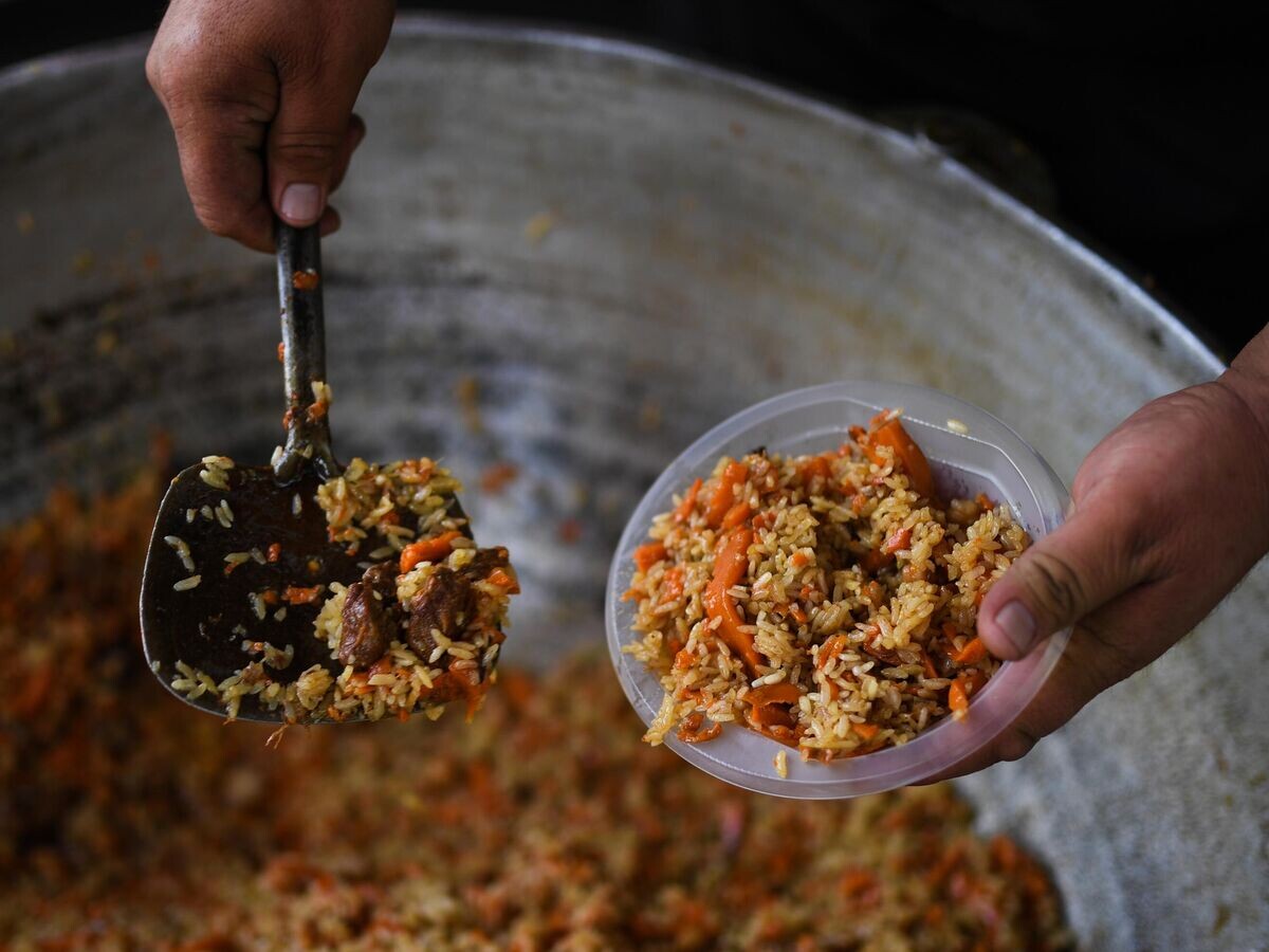    Приготовление традиционного плова© РИА Новости / Александр Кряжев