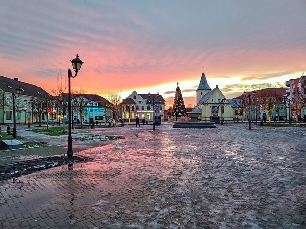 Мир вокруг нас ограничен порой лишь нашим восприятием и это неплохо, когда ты открыт ему ...   

Зима в Гвардейске, площадь Победы ...   

  