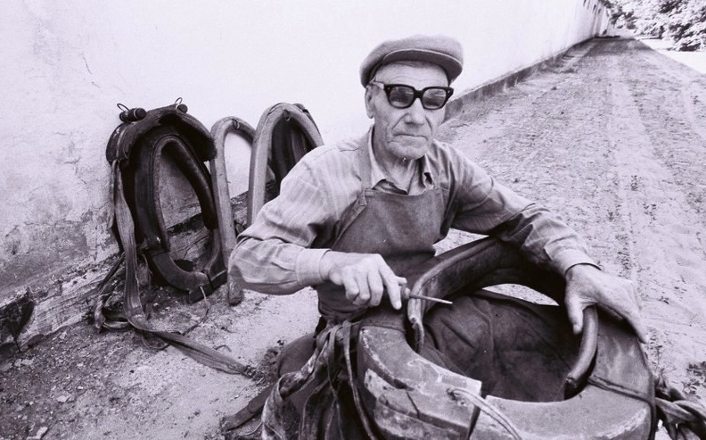 После войны профессия шорника была в почёте у фронтовиков- инвалидов. Фото из открытых источников.