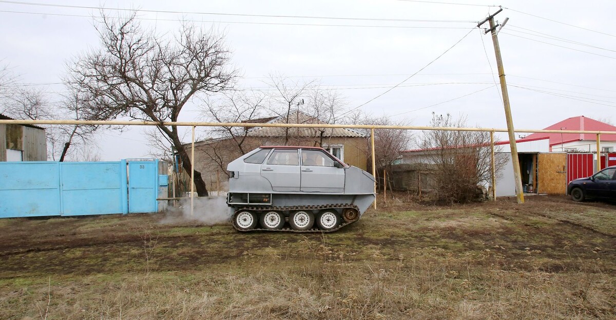 Вездеход базируется возле дома своего хозяина  📷
