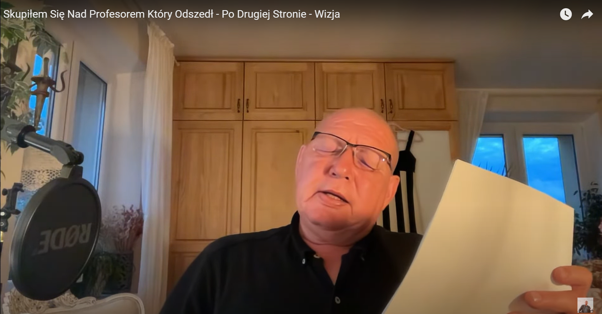 Момент онлайн-трансляции визии Кшиштофа Яцковского по фотографии профессора Варшавского университета, которого экстрасенс знал лично и очень уважал. Экстрасенс сообщил, что по личным причинам решил не называть имя этого человека и не показывать его фотографию. Дата визии: 05.06.2024 г.