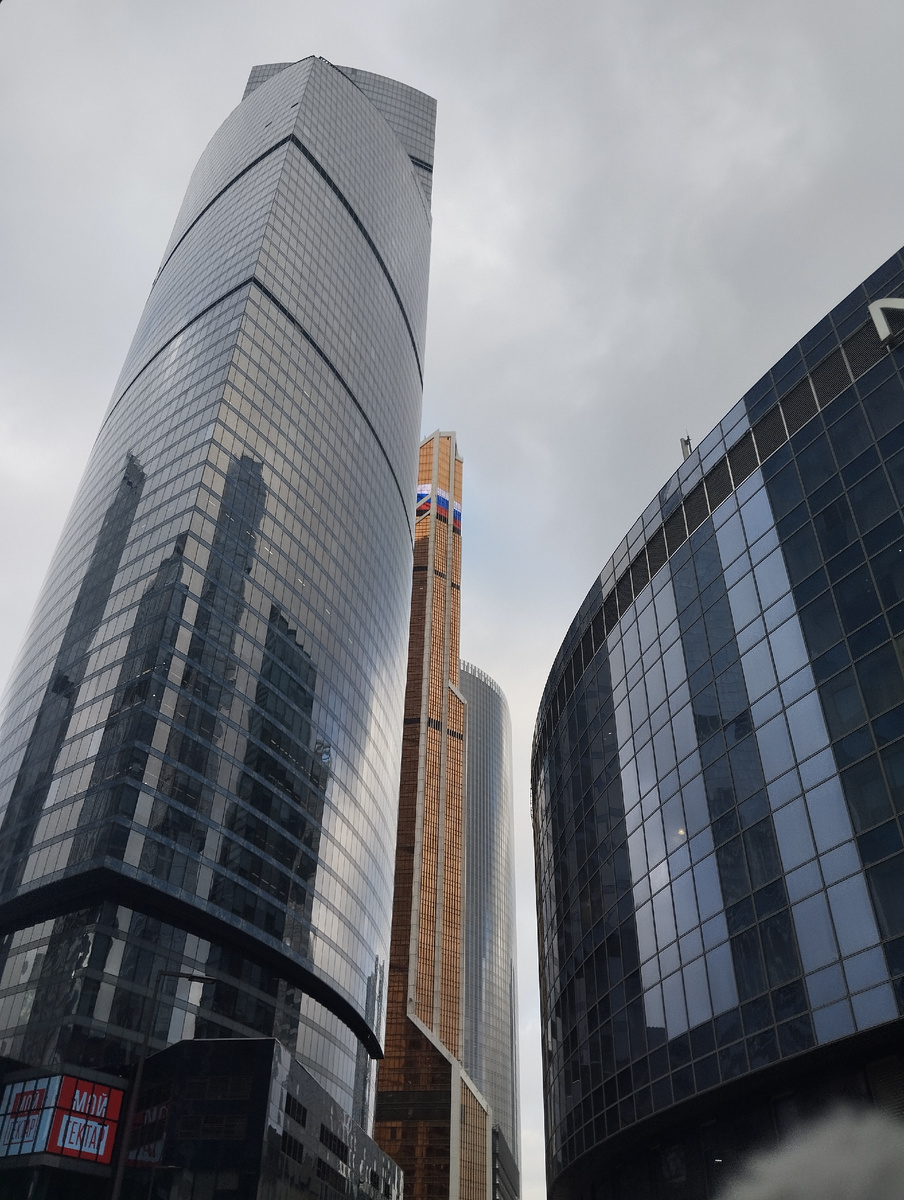 И после этого вы будете пугать нас человейниками!..